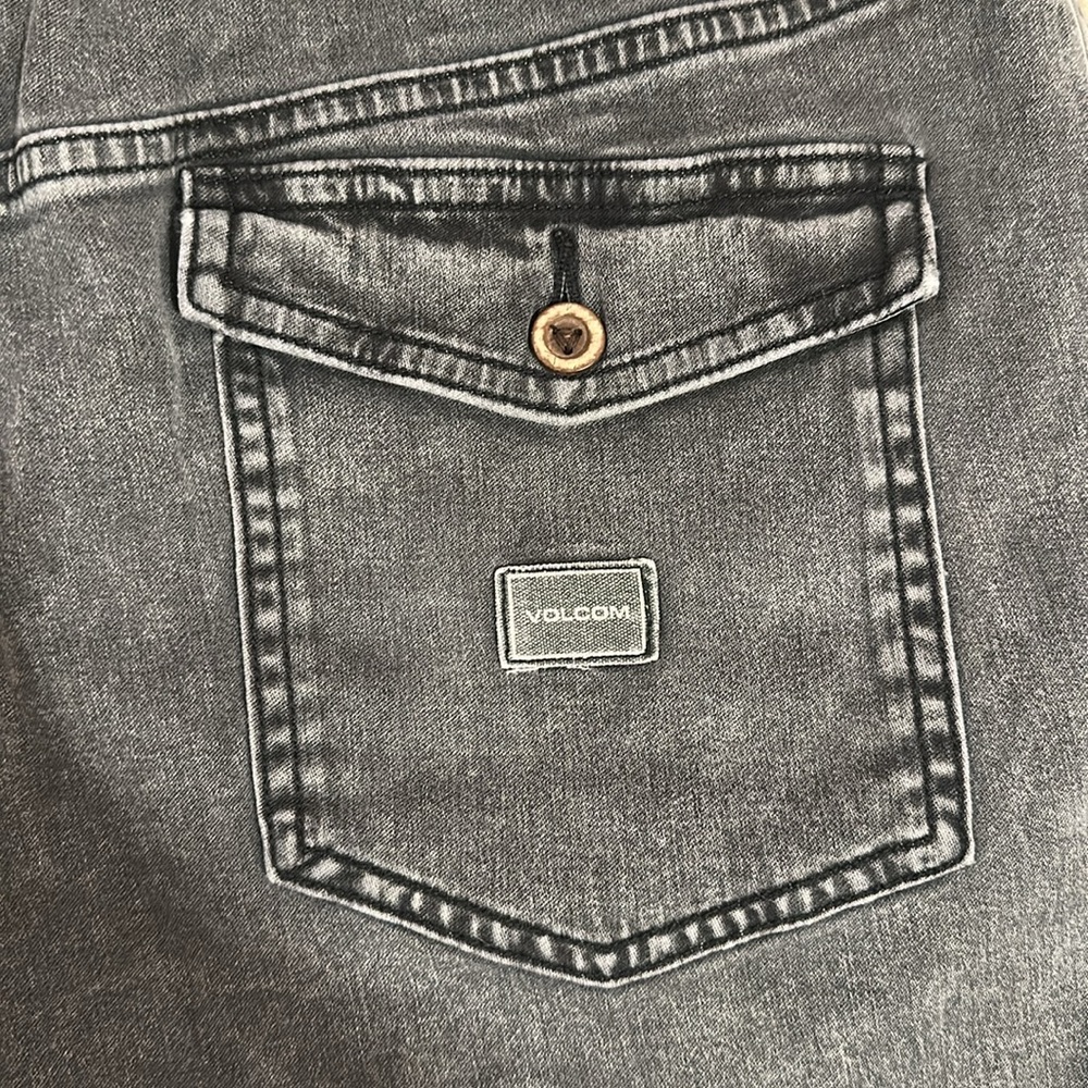 Volcom Shorts - Picture 3 of 4